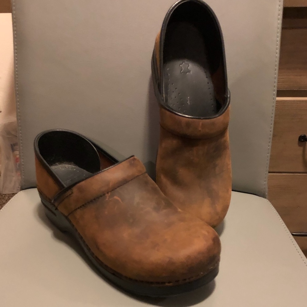 Dansko Pro XP 2.0 Chocolate Nubuck Size 41